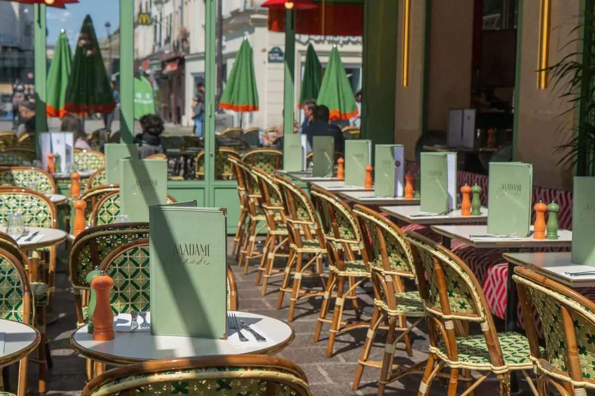 Madame Claude terrace, perfect for breakfast in Châtelet